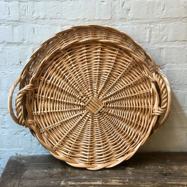 Bandeja de mimbre redonda con asas