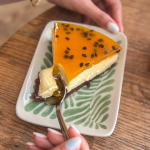 Tarta del Mes de Julio Maracuyá y Brownie