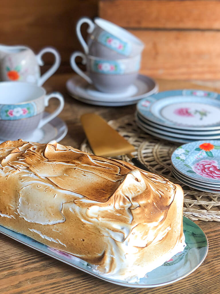 Bizcocho Poppy de limón con Merengue flameado